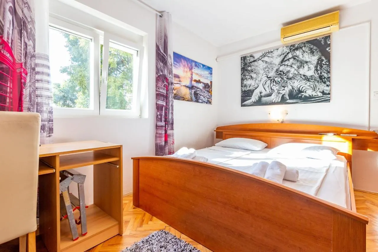 Apartments Dario 자다르