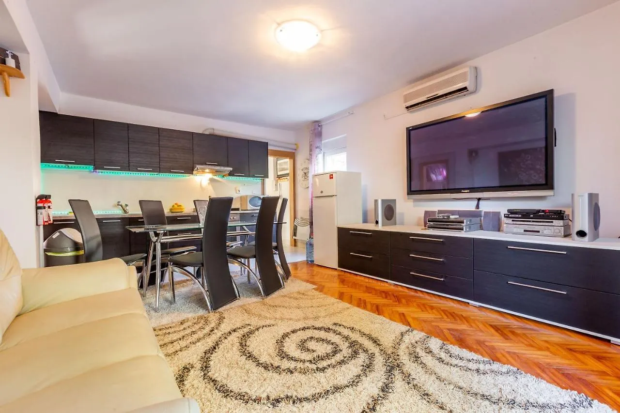 Apartments Dario 자다르