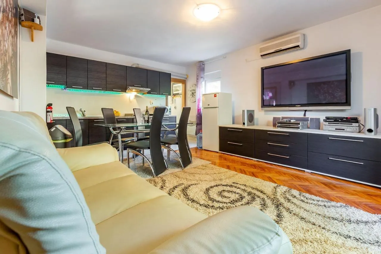 Apartments Dario 자다르