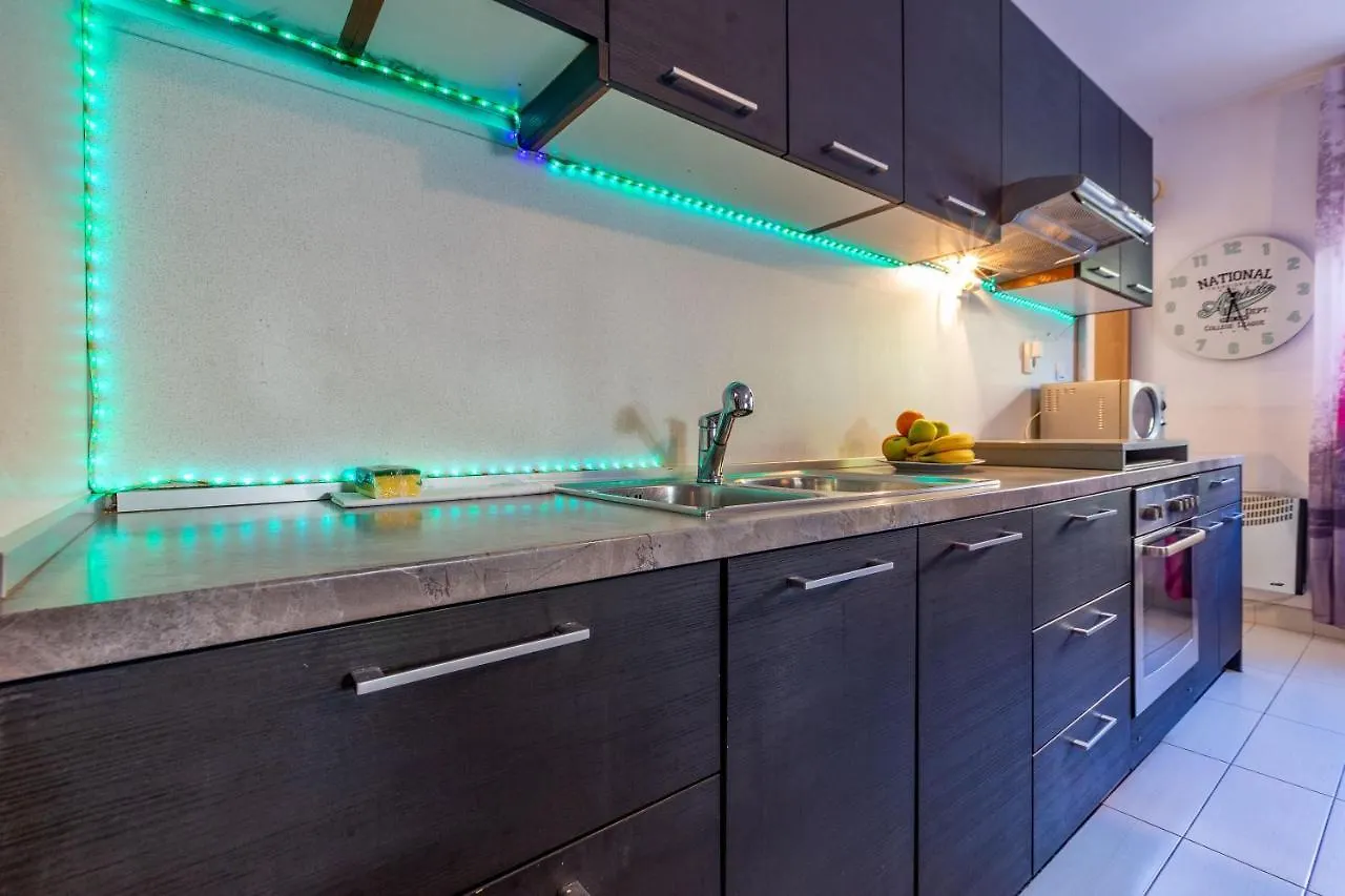 Apartments Dario 자다르 0*,