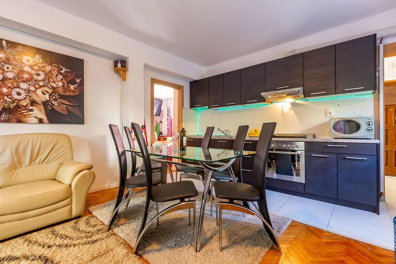 Apartments Dario 자다르