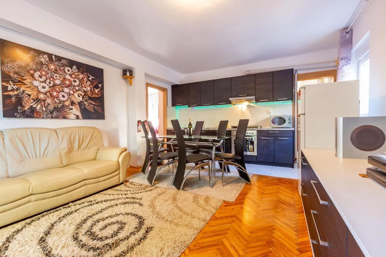 Apartments Dario 자다르