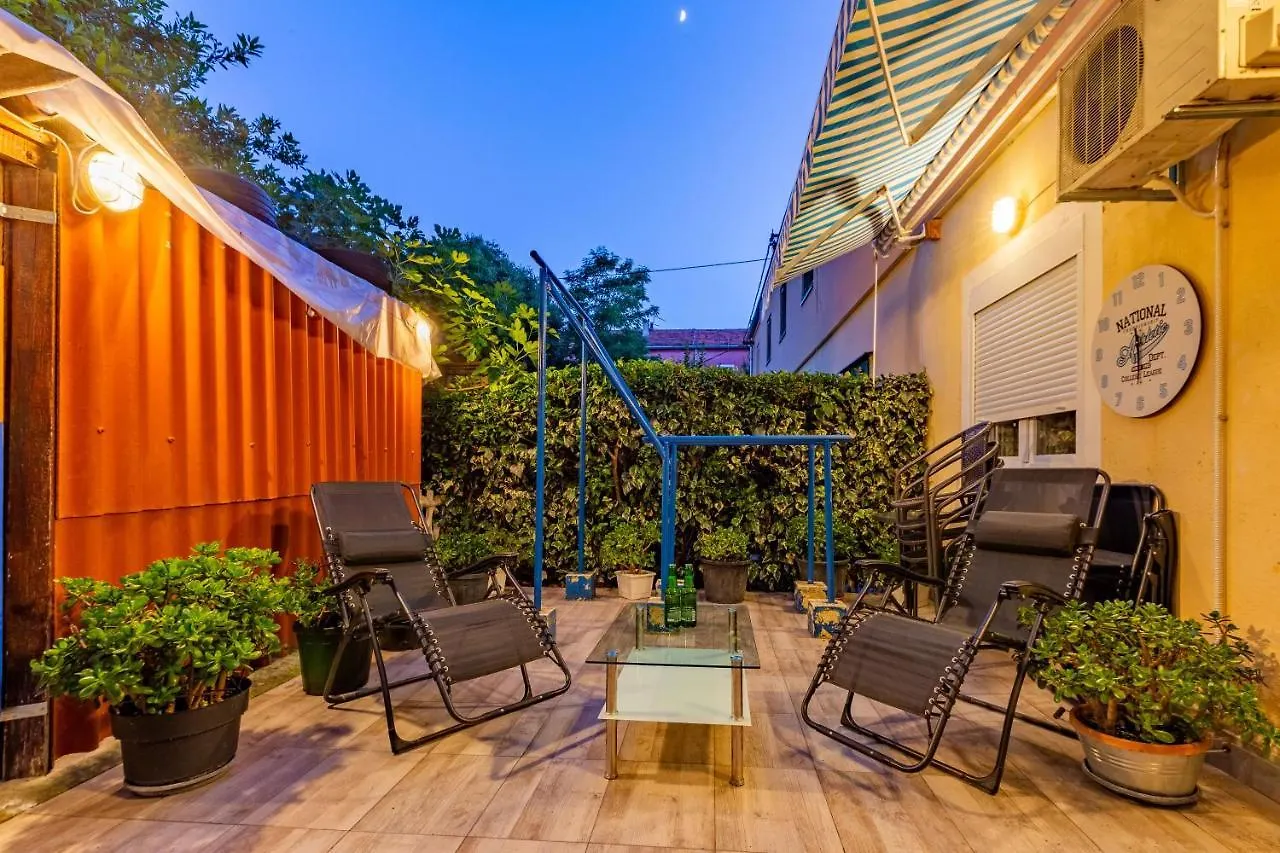 Apartments Dario 자다르